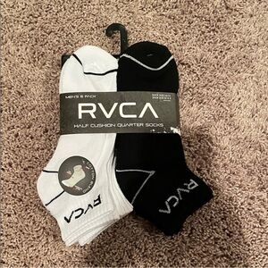 NWT RVCA Men's Half Cushion Quarter Socks 6-Pack - Black and White size 10-13